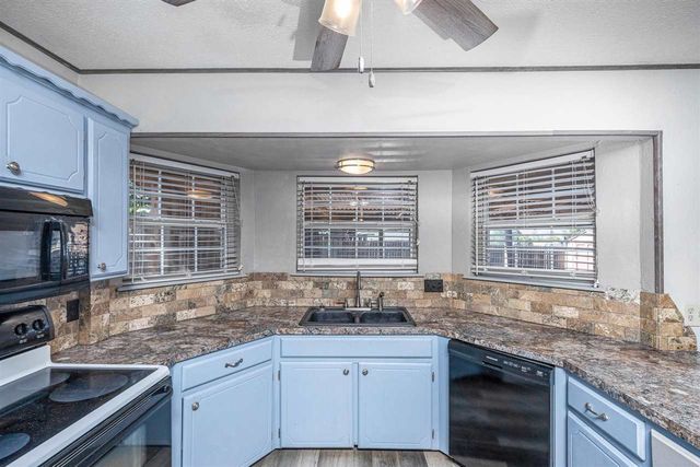 7801 NW Morrocco Dr, Lawton, OK 73505