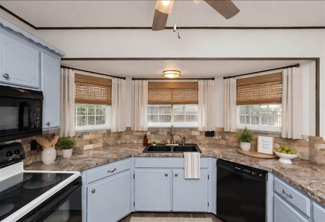 7801 NW Morrocco Dr, Lawton, OK 73505