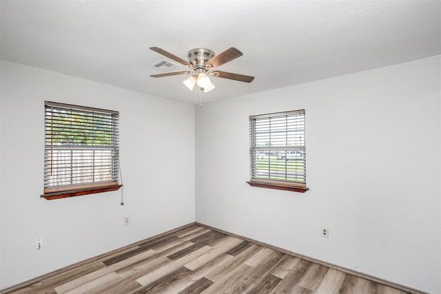 7801 NW Morrocco Dr, Lawton, OK 73505