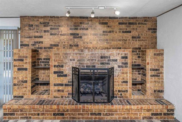 7801 NW Morrocco Dr, Lawton, OK 73505