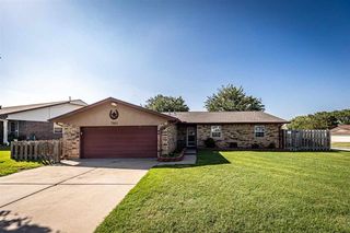 7801 NW Morrocco Dr, Lawton, OK 73505