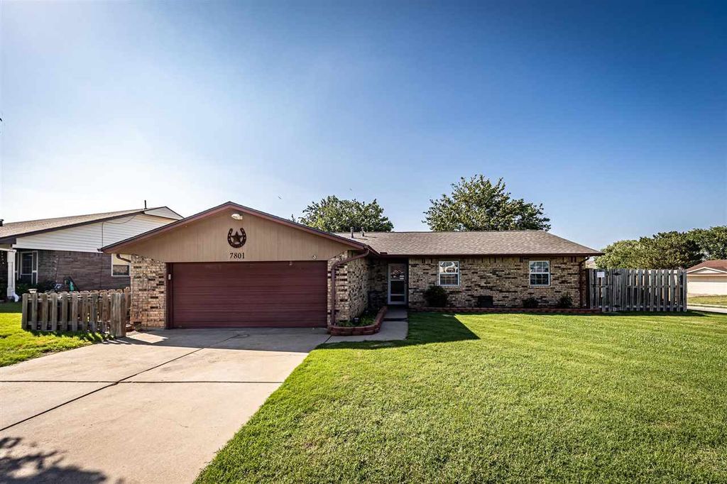 7801 NW Morrocco Dr, Lawton, OK 73505