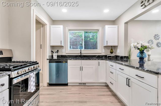 7743 Dolphin, Redford Charter Township, MI 48239