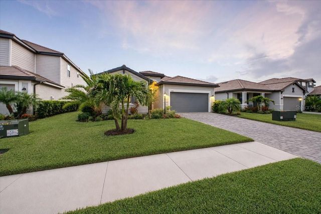5250 CORAL REEF WAY, Lakewood Ranch, FL 34211