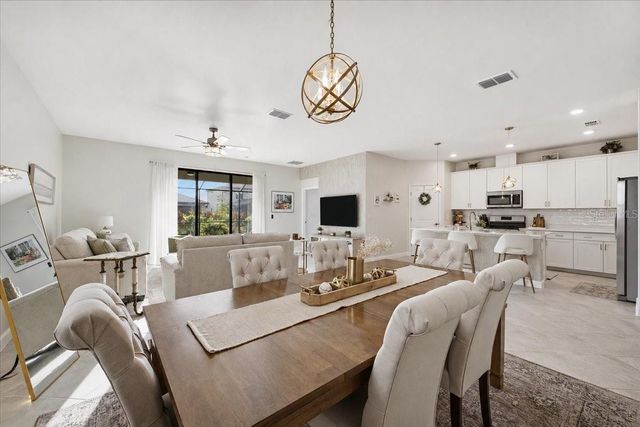 5250 CORAL REEF WAY, Lakewood Ranch, FL 34211