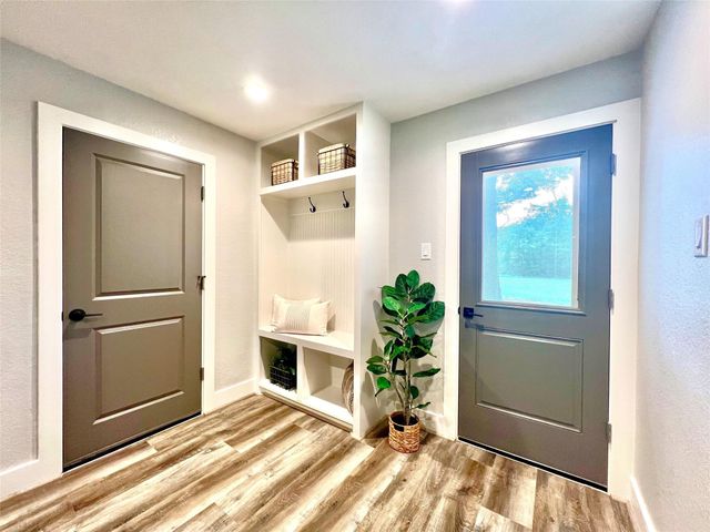 701 Cannan Drive, Angleton, TX 77515