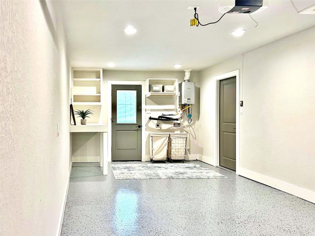 701 Cannan Drive, Angleton, TX 77515