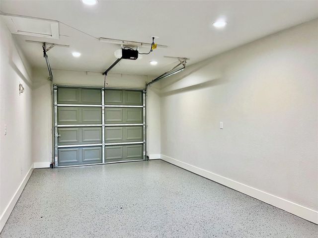 701 Cannan Drive, Angleton, TX 77515