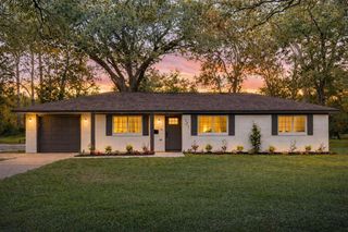 701 Cannan Drive, Angleton, TX 77515