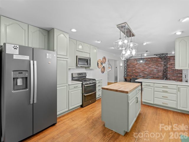 4030 Little River Road, Hendersonville, NC 28739