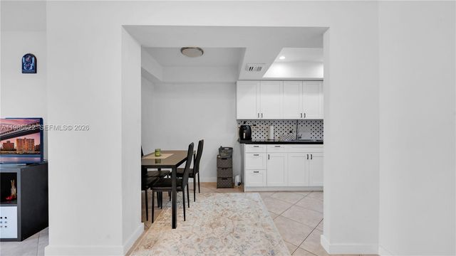 18041 Biscayne Boulevard 202, Aventura, FL 33160