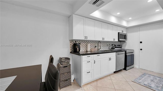 18041 Biscayne Boulevard 202, Aventura, FL 33160