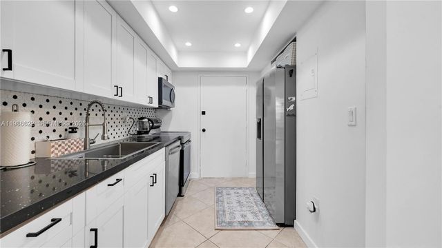 18041 Biscayne Boulevard 202, Aventura, FL 33160