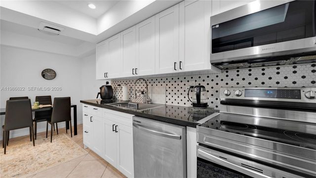 18041 Biscayne Boulevard 202, Aventura, FL 33160