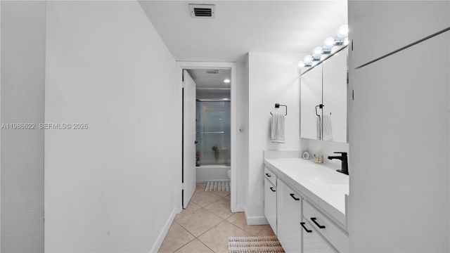 18041 Biscayne Boulevard 202, Aventura, FL 33160