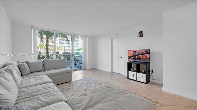 18041 Biscayne Boulevard 202, Aventura, FL 33160