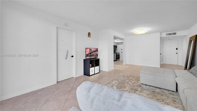 18041 Biscayne Boulevard 202, Aventura, FL 33160