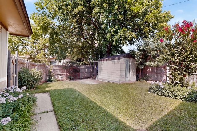 2709 Laramie Street, Irving, TX 75062