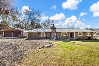 2075 Center Valley Road, Russellville, AR 72802