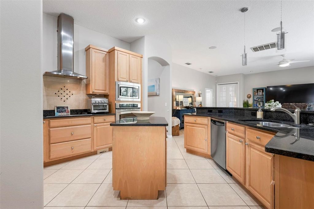 Image 13 of property listing at 22610 NIGHT HERON WAY, Bradenton, FL 34202