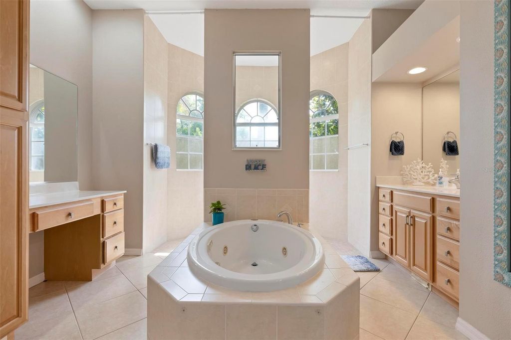 Image 26 of property listing at 22610 NIGHT HERON WAY, Bradenton, FL 34202