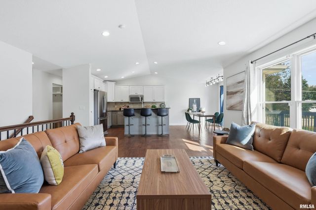 5767 EVERGREEN Place, Bettendorf, IA 52722