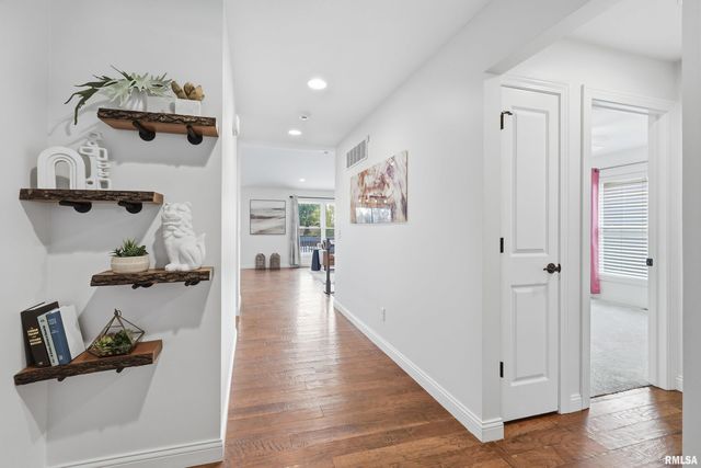 5767 EVERGREEN Place, Bettendorf, IA 52722