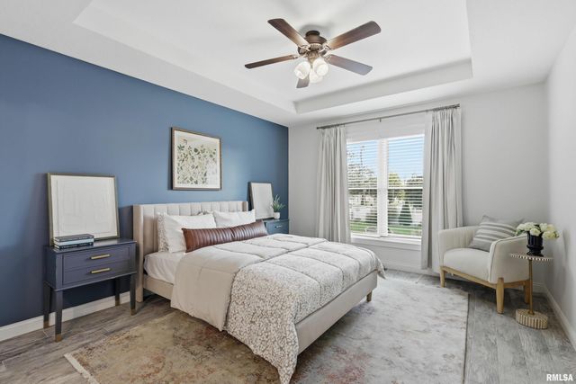 5767 EVERGREEN Place, Bettendorf, IA 52722