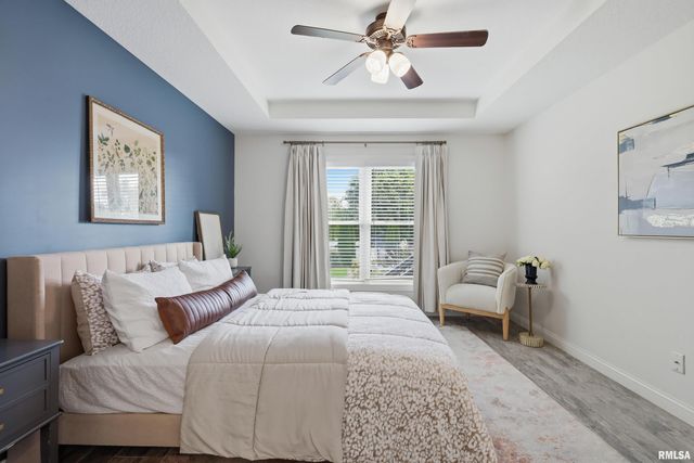 5767 EVERGREEN Place, Bettendorf, IA 52722