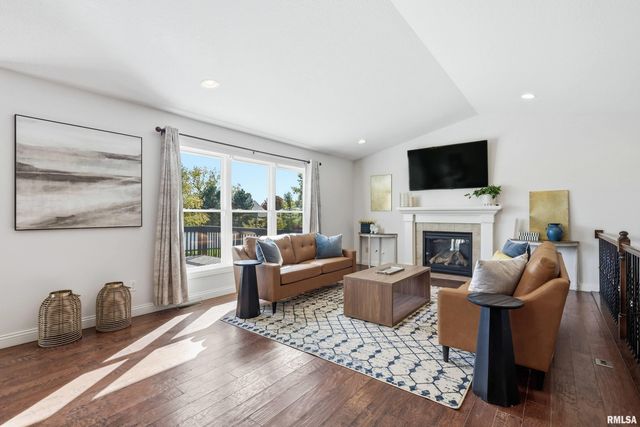 5767 EVERGREEN Place, Bettendorf, IA 52722