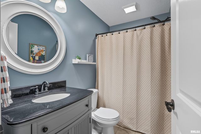 5767 EVERGREEN Place, Bettendorf, IA 52722