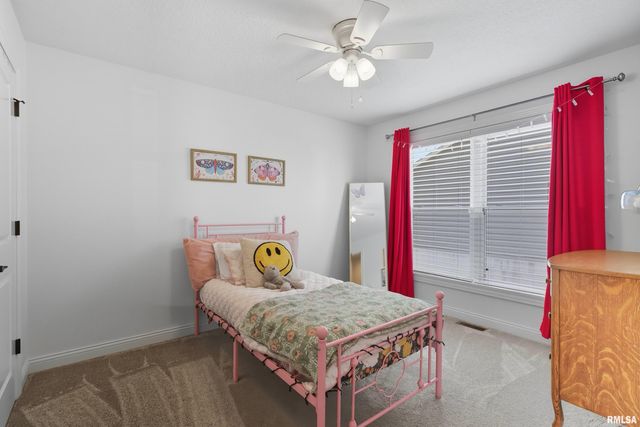 5767 EVERGREEN Place, Bettendorf, IA 52722