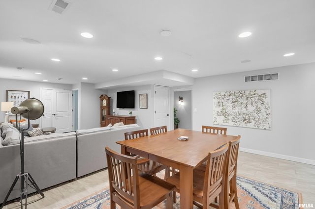 5767 EVERGREEN Place, Bettendorf, IA 52722