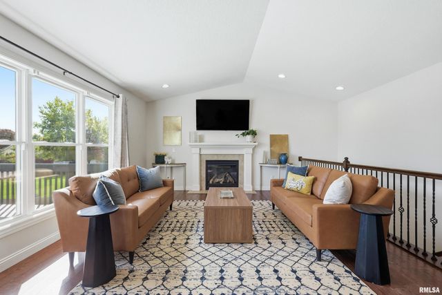 5767 EVERGREEN Place, Bettendorf, IA 52722