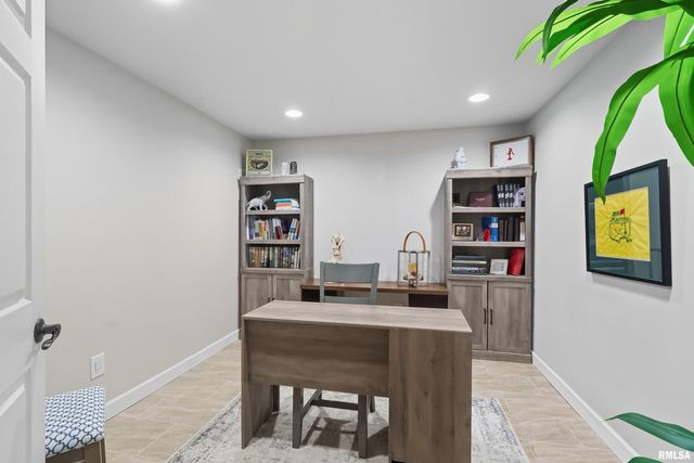 5767 EVERGREEN Place, Bettendorf, IA 52722