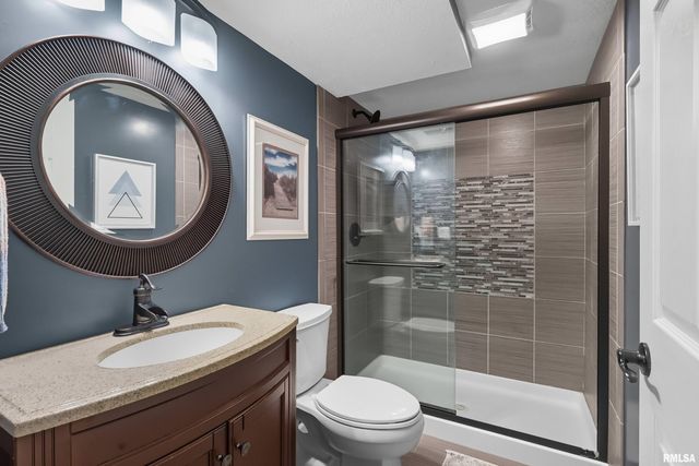 5767 EVERGREEN Place, Bettendorf, IA 52722