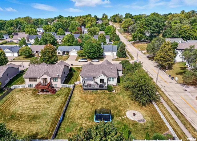 5767 EVERGREEN Place, Bettendorf, IA 52722