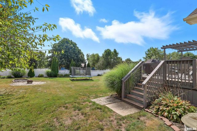 5767 EVERGREEN Place, Bettendorf, IA 52722