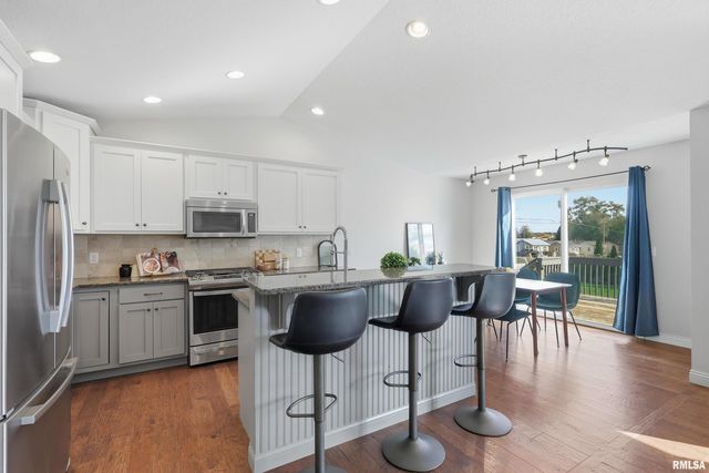 5767 EVERGREEN Place, Bettendorf, IA 52722