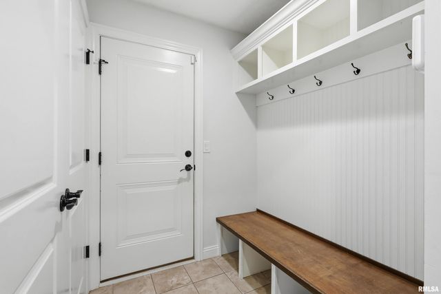 5767 EVERGREEN Place, Bettendorf, IA 52722