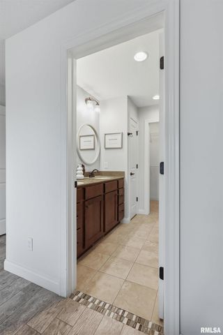 5767 EVERGREEN Place, Bettendorf, IA 52722