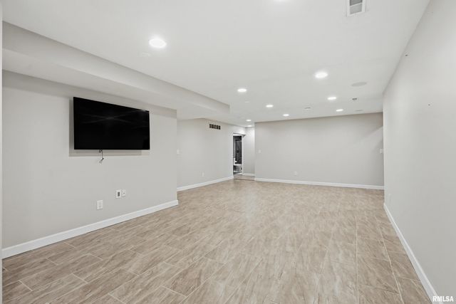 5767 EVERGREEN Place, Bettendorf, IA 52722