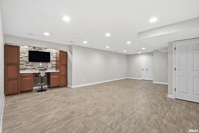 5767 EVERGREEN Place, Bettendorf, IA 52722