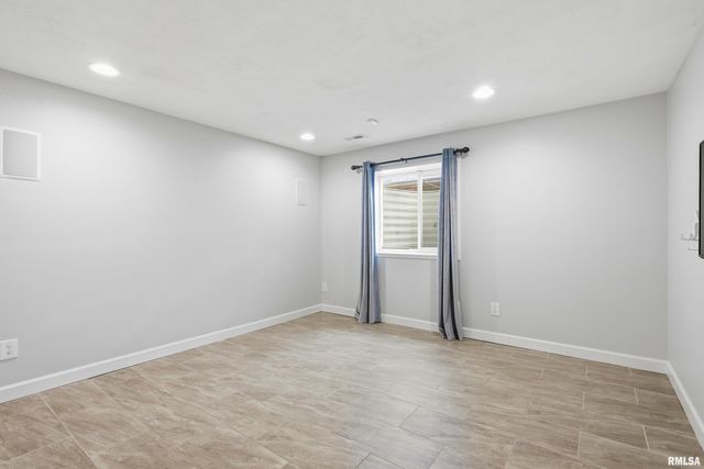 5767 EVERGREEN Place, Bettendorf, IA 52722