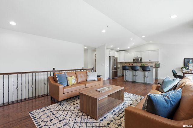 5767 EVERGREEN Place, Bettendorf, IA 52722