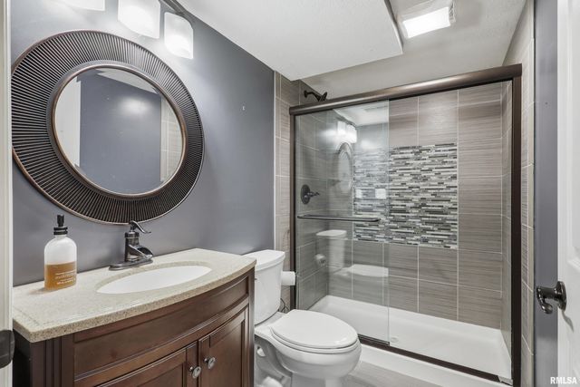 5767 EVERGREEN Place, Bettendorf, IA 52722