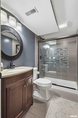 5767 EVERGREEN Place, Bettendorf, IA 52722