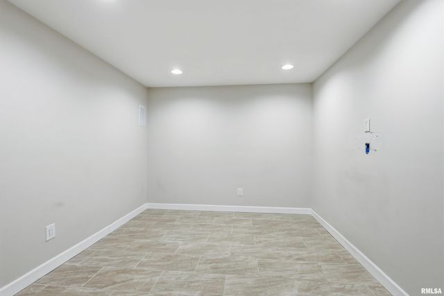 5767 EVERGREEN Place, Bettendorf, IA 52722