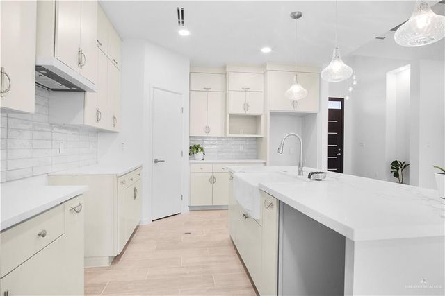 3107 S Livingston Street, Edinburg, TX 78542