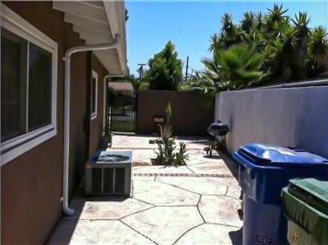 20323 Kinzie Street, Chatsworth (los Angeles), CA 91311